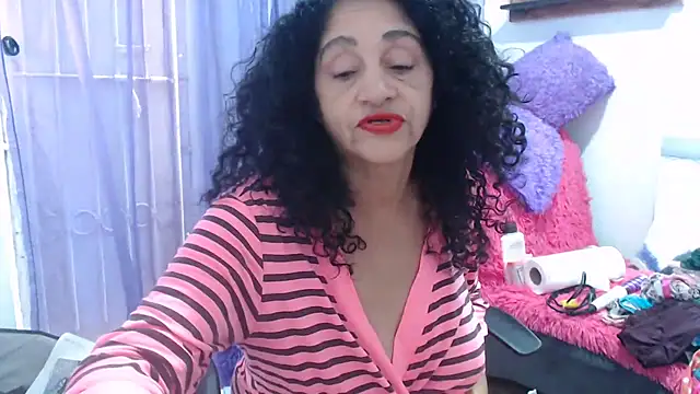 Snapshot of heyline_milf chatting on December 2025 03:41:01 PM heyline milf online show from December 2025 03:41:01 PM