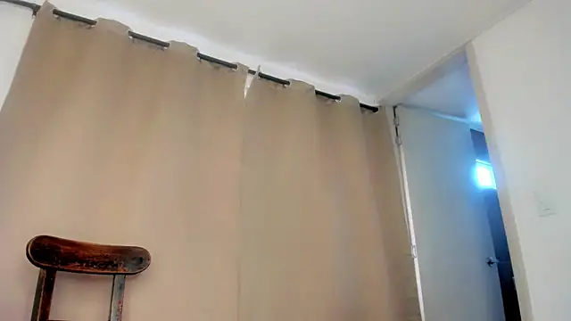 Genesis Sandoval online show from November 2025 06:08:01 PM