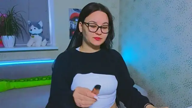 EsterLogan online show from December 2025 08:08:02 AM