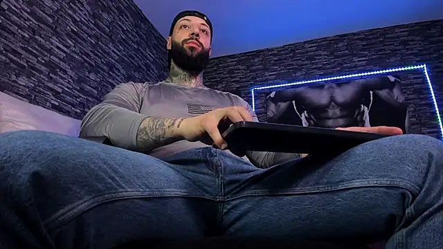 Snapshot of JonahHunt chatting on January 2025 07:29:02 PM JonahHunt online show from January 2025 07:29:02 PM