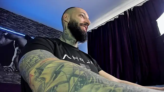 Snapshot of JonahHunt chatting on February 2025 07:40:02 AM JonahHunt online show from February 2025 07:40:02 AM