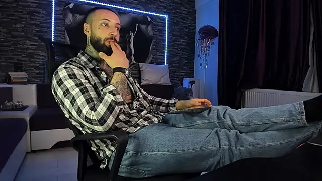 Snapshot of JonahHunt chatting on February 2025 10:15:02 PM JonahHunt online show from February 2025 10:15:02 PM