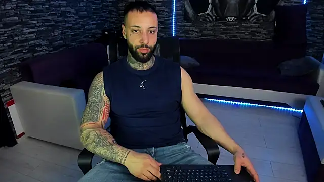 Snapshot of JonahHunt chatting on March 2025 10:40:01 PM JonahHunt online show from March 2025 10:40:01 PM