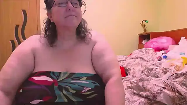 HugeTits online show from November 2025 02:00:02 AM