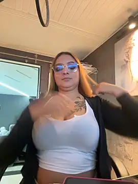 Emiily W online show from October 2025 07:02:02 PM