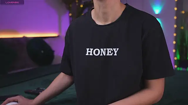 Snapshot of Lorettelorena chatting on November 2025 07:57:02 PM Lorettelorena online show from November 2025 07:57:02 PM