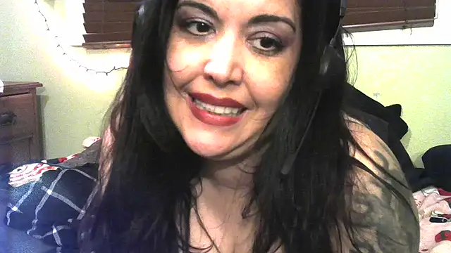 Snapshot of Mistimoon chatting on December 2025 09:14:01 AM Mistimoon online show from December 2025 09:14:01 AM