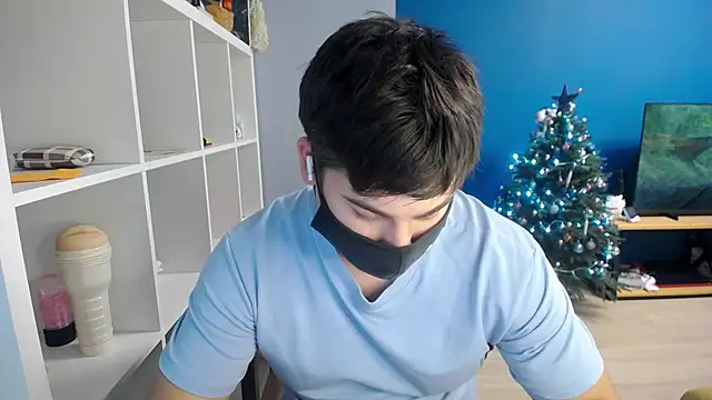 Snapshot of Tomguys chatting on January 2025 08:04:01 PM Tomguys online show from January 2025 08:04:01 PM