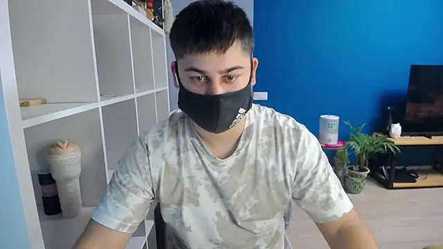 Snapshot of Tomguys chatting on February 2025 02:42:01 PM Tomguys online show from February 2025 02:42:01 PM