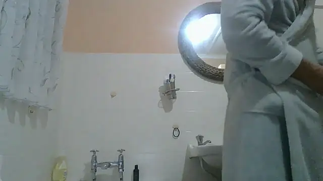 Snapshot of xykenrah@xh chatting on November 2025 07:57:01 PM xykenrahxh online show from November 2025 07:57:01 PM