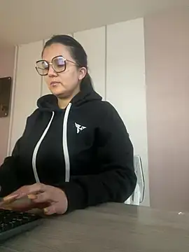 SWEETLILY18 online show from December 2024 11:18:01 AM