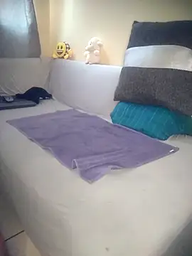 smalltitiz online show from October 2025 12:58:01 PM