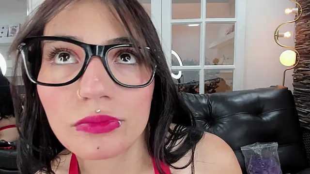 miss sharlotte18 online show from December 2024 09:11:01 PM