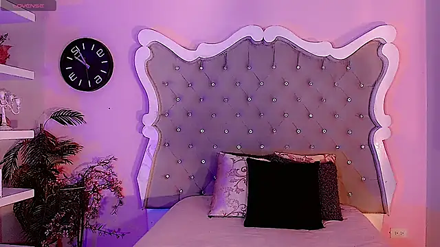 LeyXandrabraz online show from November 2025 07:49:02 PM