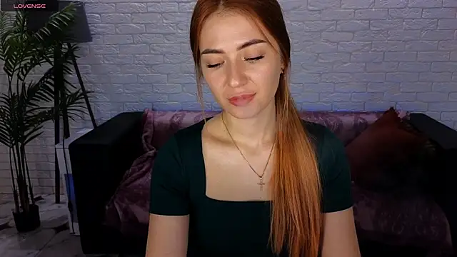 Snapshot of Adelyna_Bird chatting on December 2024 11:33:01 AM Adelyna Bird online show from December 2024 11:33:01 AM