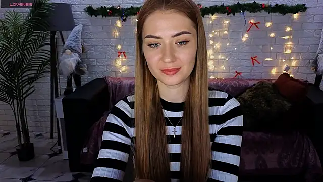 Snapshot of Adelyna_Bird chatting on December 2024 10:28:01 AM Adelyna Bird online show from December 2024 10:28:01 AM