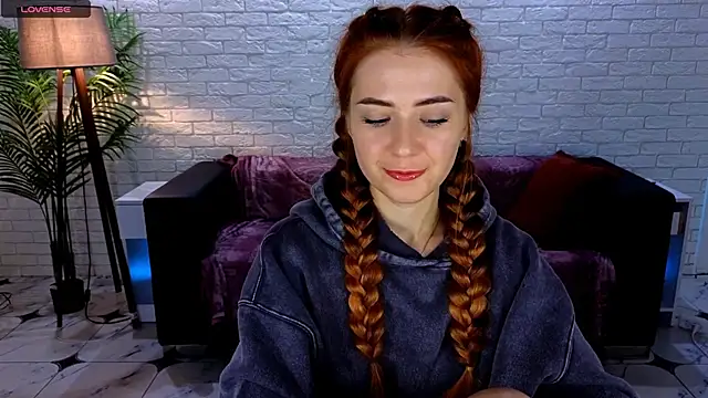 Snapshot of Adelyna_Bird chatting on February 2025 07:40:01 AM Adelyna Bird online show from February 2025 07:40:01 AM