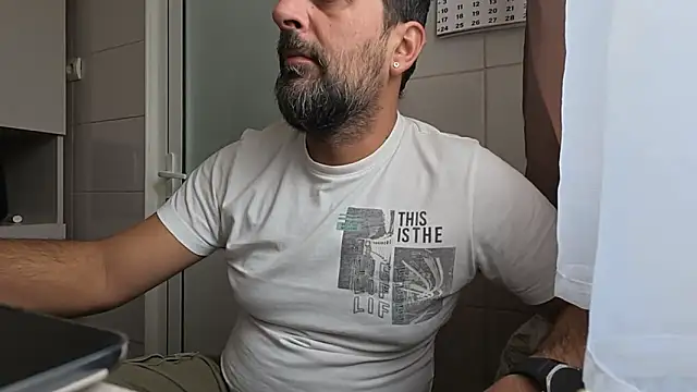 Snapshot of TigerOne19 chatting on November 2025 10:38:01 AM TigerOne19 online show from November 2025 10:38:01 AM