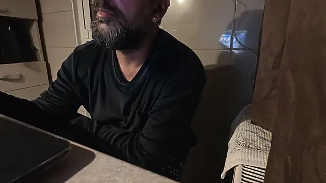 Snapshot of TigerOne19 chatting on November 2025 09:37:02 PM TigerOne19 online show from November 2025 09:37:02 PM