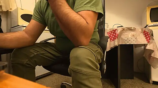 Snapshot of TigerOne19 chatting on November 2025 05:13:02 PM TigerOne19 online show from November 2025 05:13:02 PM