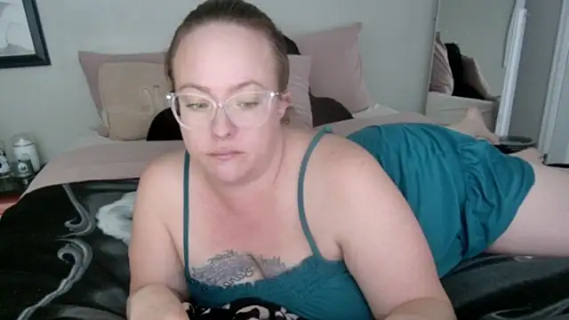 Snapshot of julimonroe chatting on January 2025 03:07:02 AM julimonroe online show from January 2025 03:07:02 AM