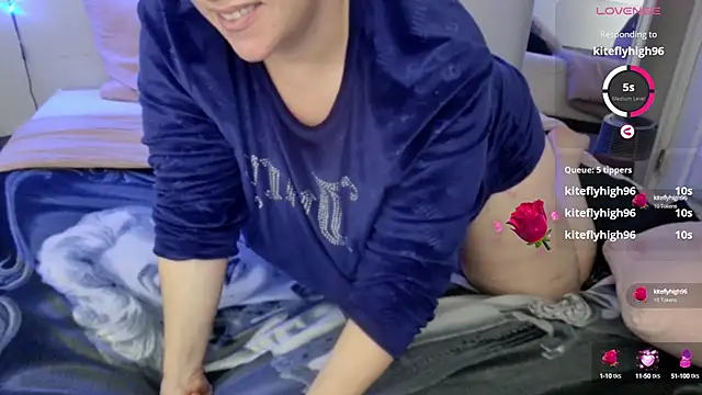 Snapshot of julimonroe chatting on January 2025 03:37:02 AM julimonroe online show from January 2025 03:37:02 AM