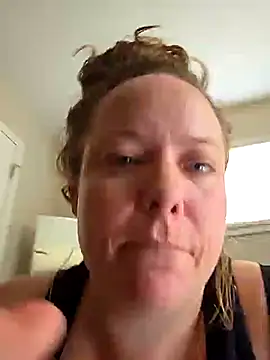 Snapshot of julimonroe chatting on February 2025 09:02:01 PM julimonroe online show from February 2025 09:02:01 PM