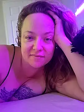 Snapshot of julimonroe chatting on February 2025 06:50:02 AM julimonroe online show from February 2025 06:50:02 AM