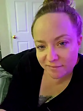 Snapshot of julimonroe chatting on March 2025 12:33:02 AM julimonroe online show from March 2025 12:33:02 AM
