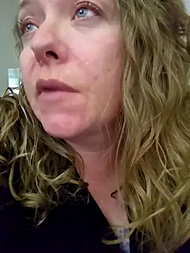 Snapshot of julimonroe chatting on March 2025 01:03:02 AM julimonroe online show from March 2025 01:03:02 AM