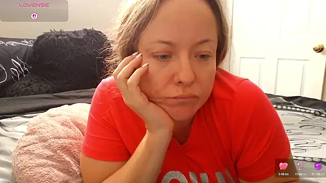 Snapshot of julimonroe chatting on September 2025 03:02:01 PM julimonroe online show from September 2025 03:02:01 PM