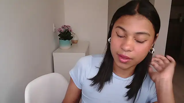 Snapshot of dark_enchantress_ chatting on December 2024 10:25:02 PM dark enchantress online show from December 2024 10:25:02 PM