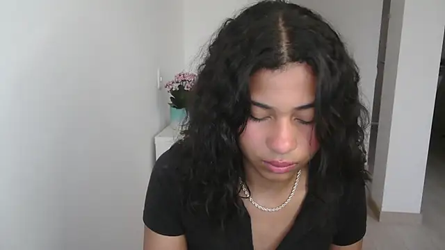 Snapshot of dark_enchantress_ chatting on December 2024 10:30:01 PM dark enchantress online show from December 2024 10:30:01 PM