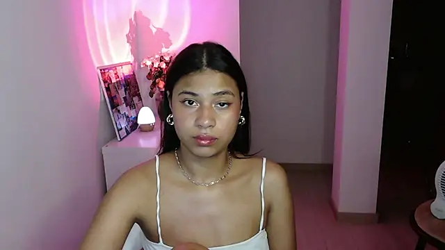 Snapshot of dark_enchantress_ chatting on January 2025 02:20:01 AM dark enchantress online show from January 2025 02:20:01 AM