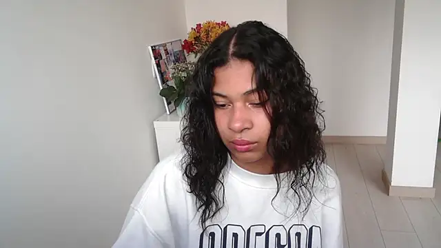 Snapshot of dark_enchantress_ chatting on January 2025 10:28:02 PM dark enchantress online show from January 2025 10:28:02 PM