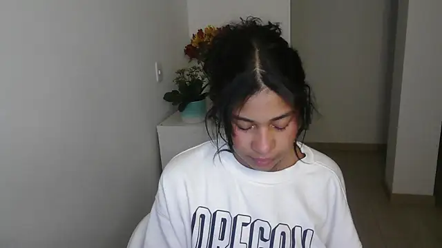 Snapshot of dark_enchantress_ chatting on January 2025 12:04:02 AM dark enchantress online show from January 2025 12:04:02 AM