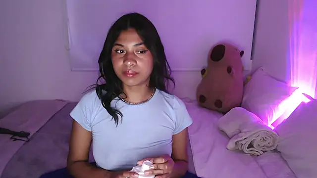 Snapshot of dark_enchantress_ chatting on February 2025 02:51:02 AM dark enchantress online show from February 2025 02:51:02 AM