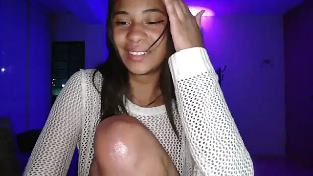 Snapshot of dark_enchantress_ chatting on October 2025 12:33:02 AM dark enchantress online show from October 2025 12:33:02 AM