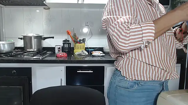 kateleyagrey online show from December 2025 09:22:02 PM