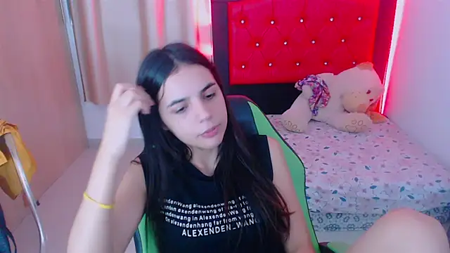 Snapshot of _elenna chatting on December 2024 06:05:02 PM elenna online show from December 2024 06:05:02 PM