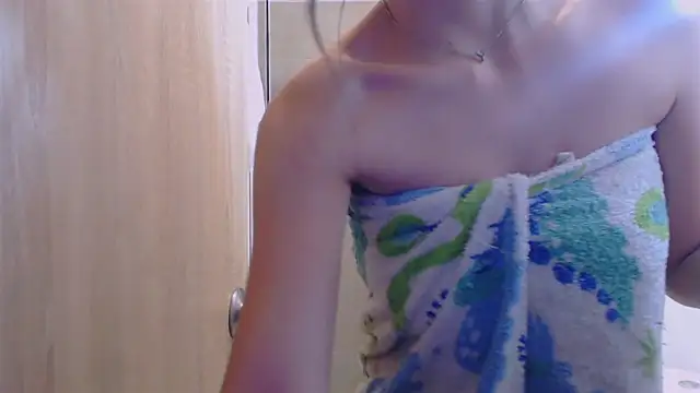 Snapshot of _elenna chatting on February 2025 11:42:02 PM elenna online show from February 2025 11:42:02 PM