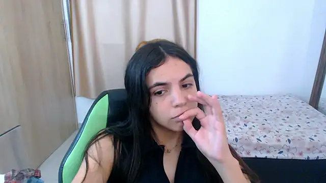 Snapshot of _elenna chatting on March 2025 05:24:02 PM elenna online show from March 2025 05:24:02 PM