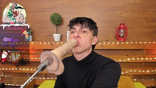 noahot08 online show from December 2024 05:59:02 PM