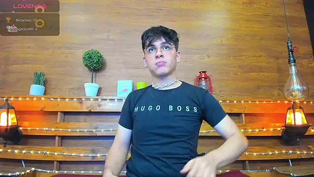 noahot08 online show from January 2025 05:59:01 PM