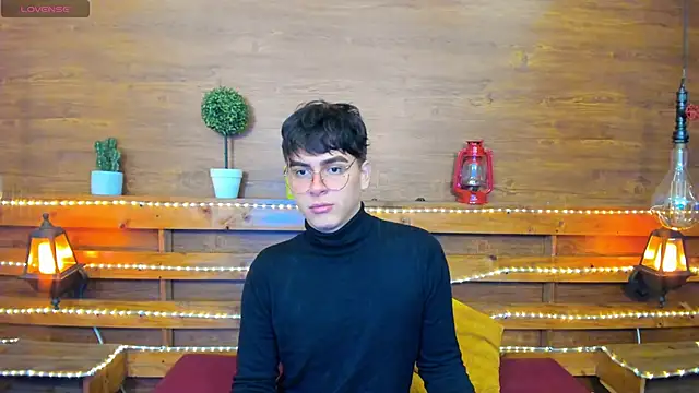 noahot08 online show from January 2025 11:37:02 AM