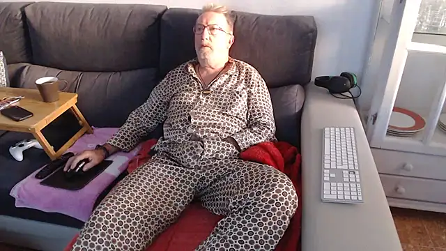 Nudelschwanz online show from December 2024 07:58:02 AM