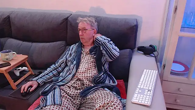 Nudelschwanz online show from February 2025 10:02:02 PM