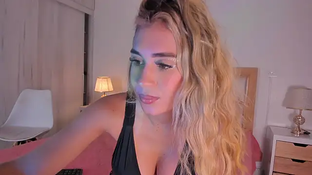 missjuliaa  online show from December 2024 03:15:02 AM