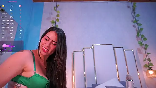 lara giraldo online show from December 2024 07:10:01 AM