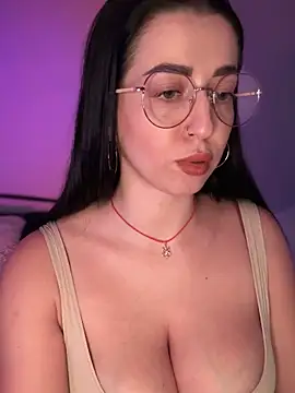 Snapshot of Emylia chatting on November 2025 03:01:01 PM Emylia online show from November 2025 03:01:01 PM